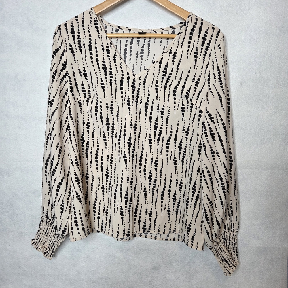 Emery Rose Women's Black and Tan Contemporary Business‎ Top Size Large